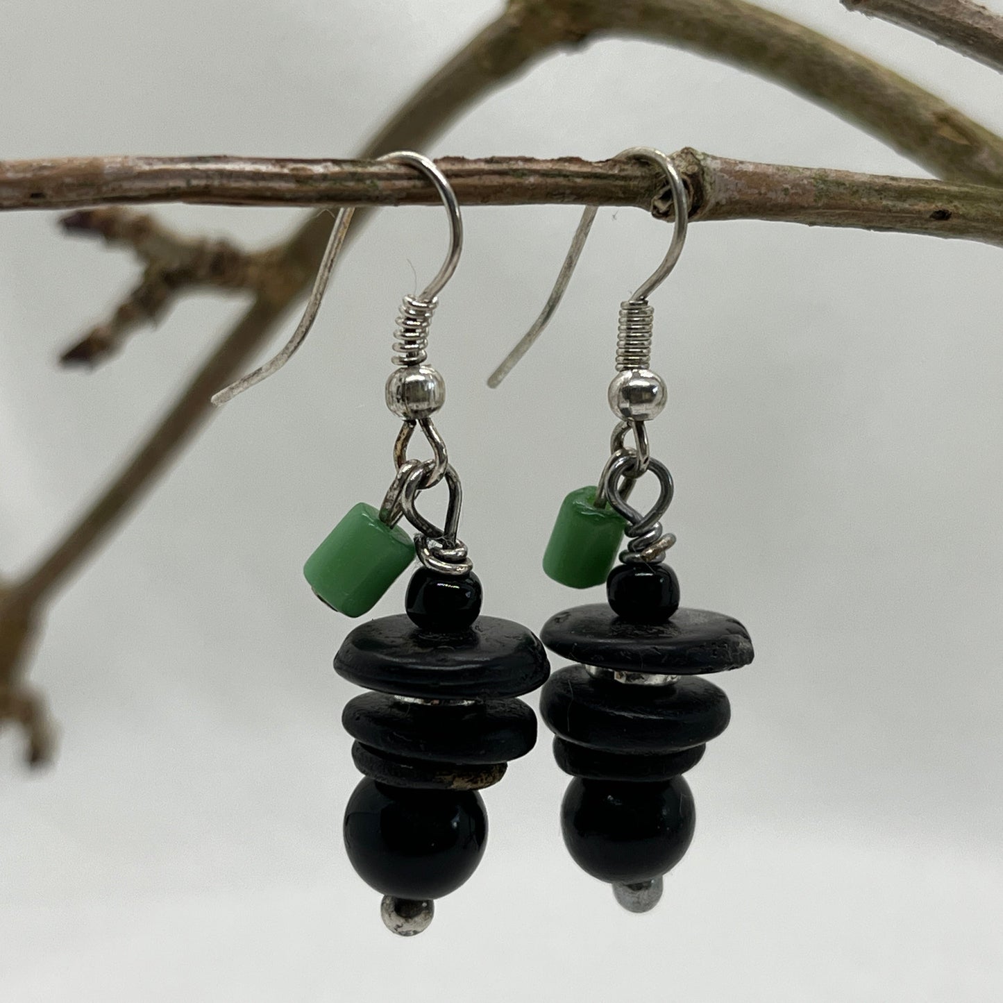 Sølv øreringe med sorte perler