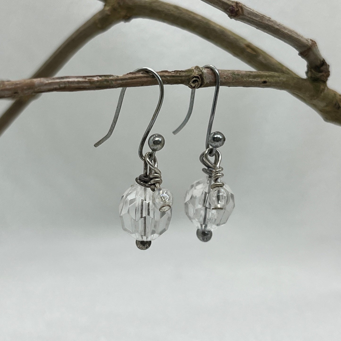 Sølv øreringe og klare perler