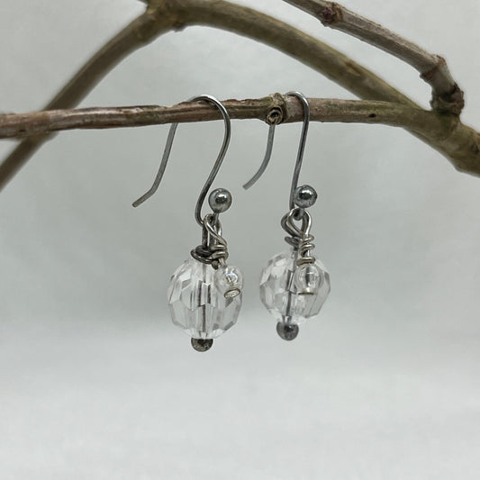 Sølv øreringe og klare perler