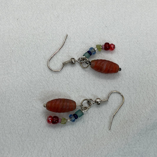 Sølv øreringe og multi farvespil