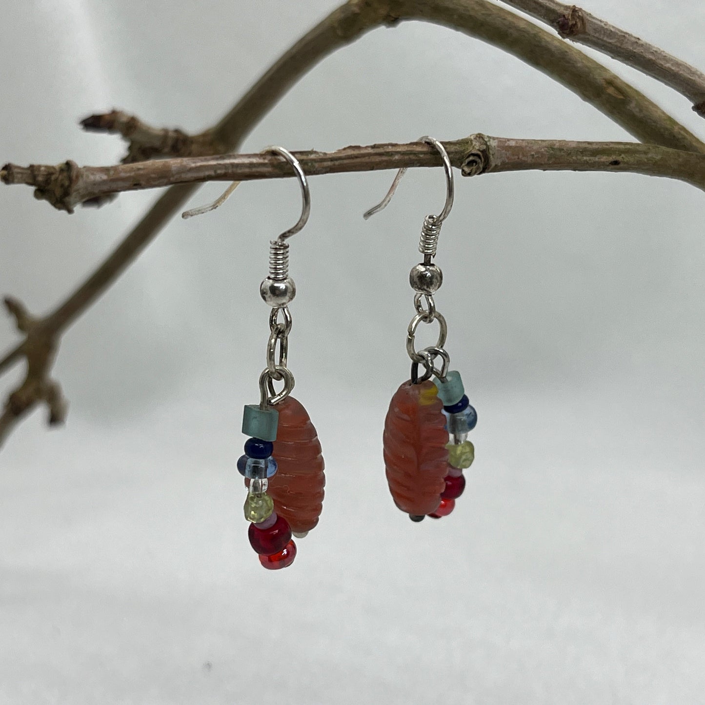 Sølv øreringe og multi farvespil