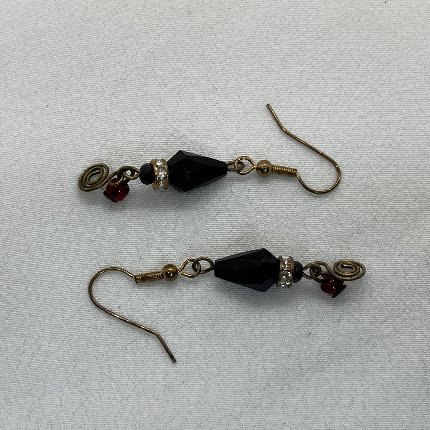 Messing øreringe med flot vedhæng