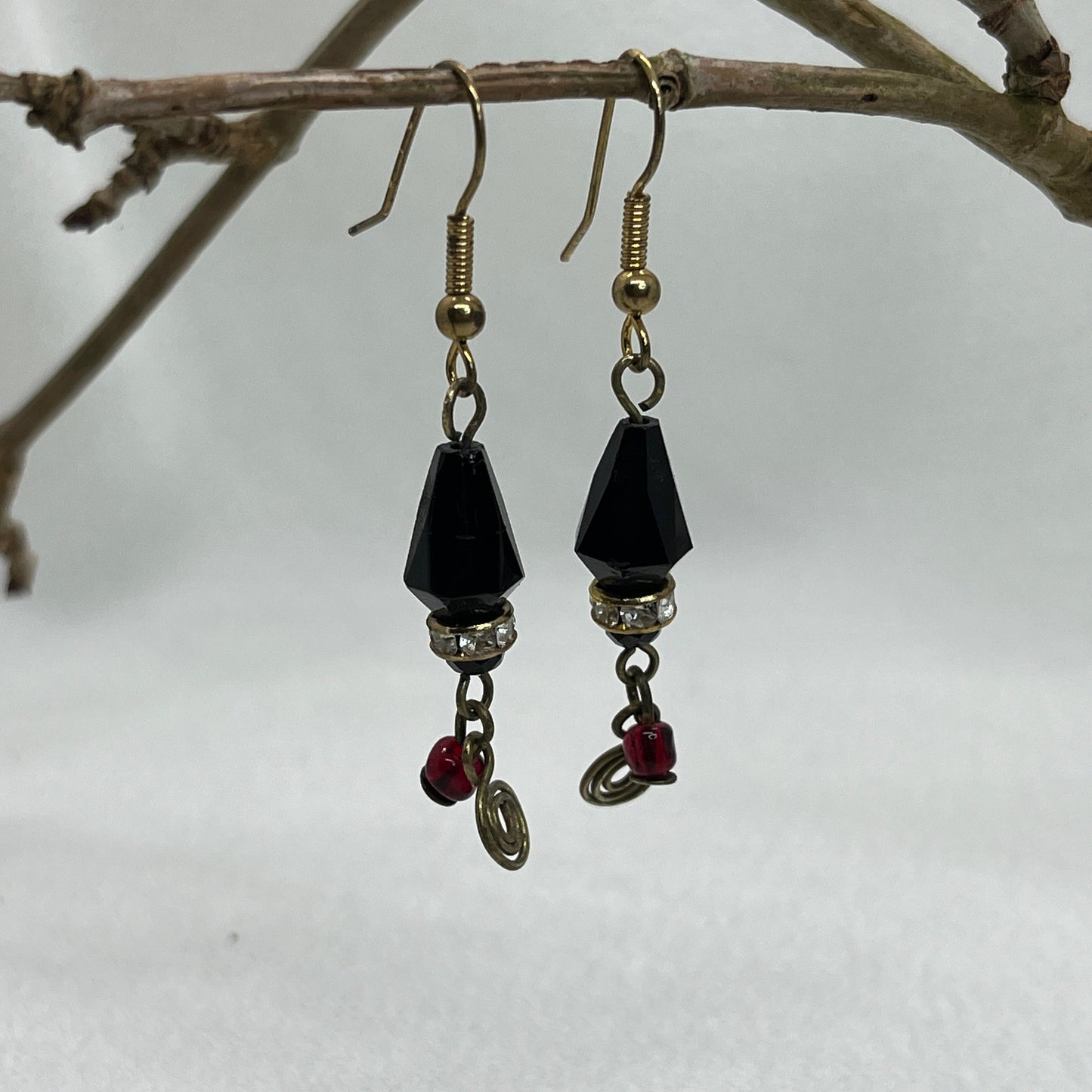 Messing øreringe med flot vedhæng