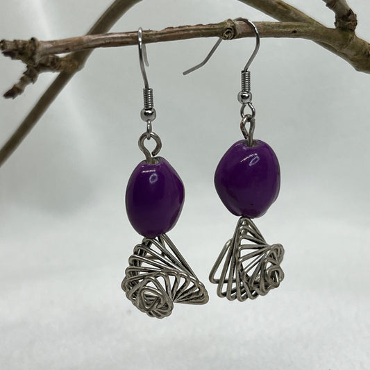 Sølv øreringe med spiraler og lilla perler