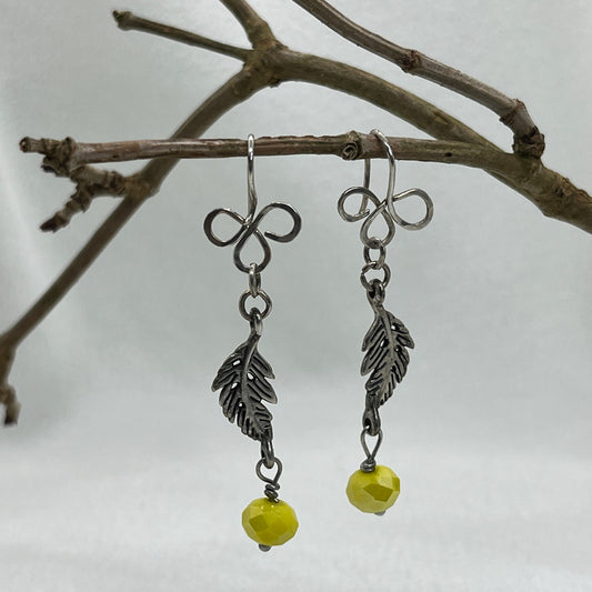 Sølv ørering med smuk gul sten