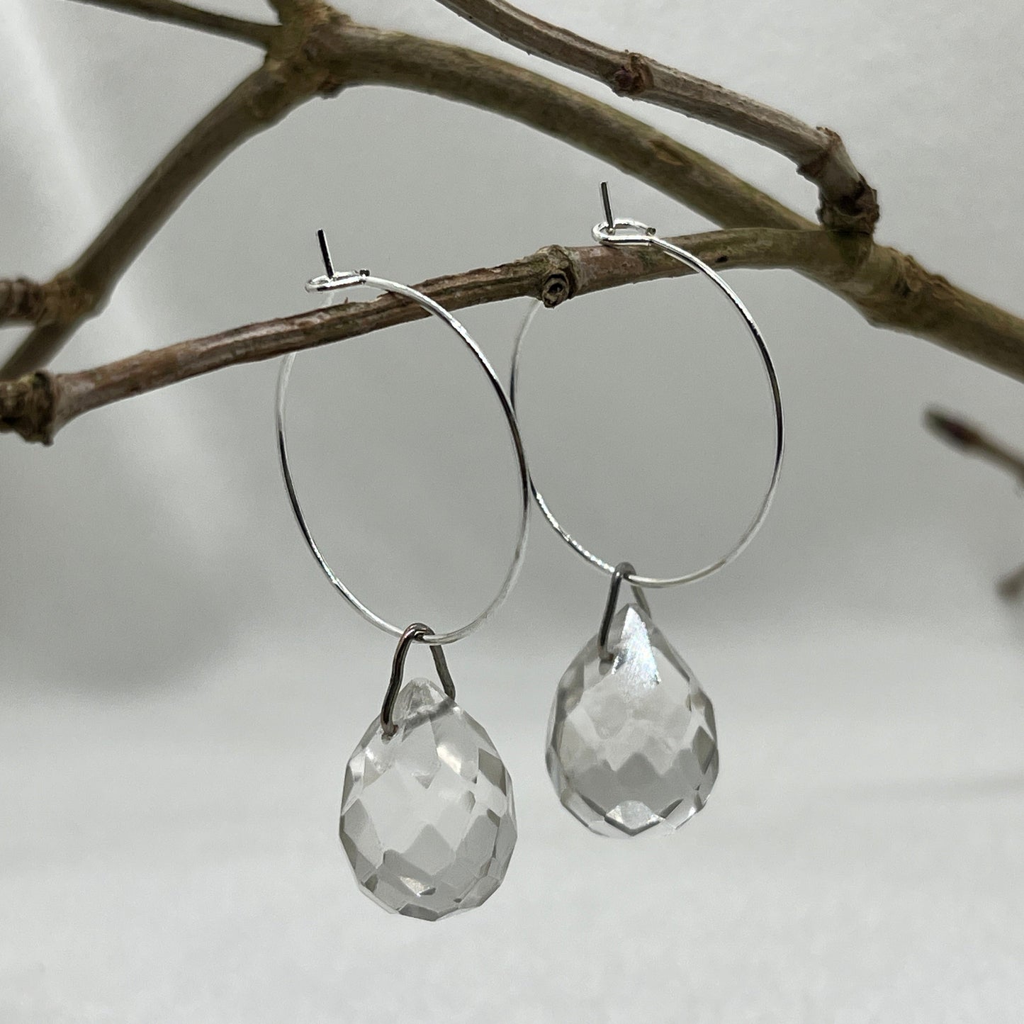 Hoops i sølv med stor Krystal