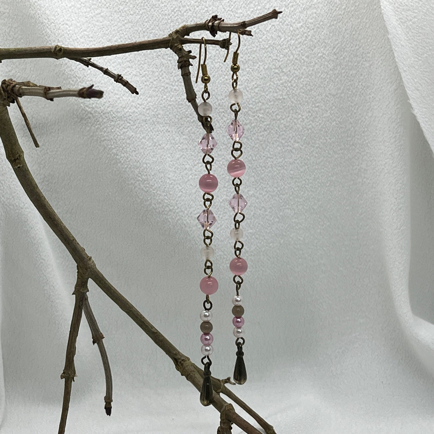 Messing øreringe med rosa stenperler