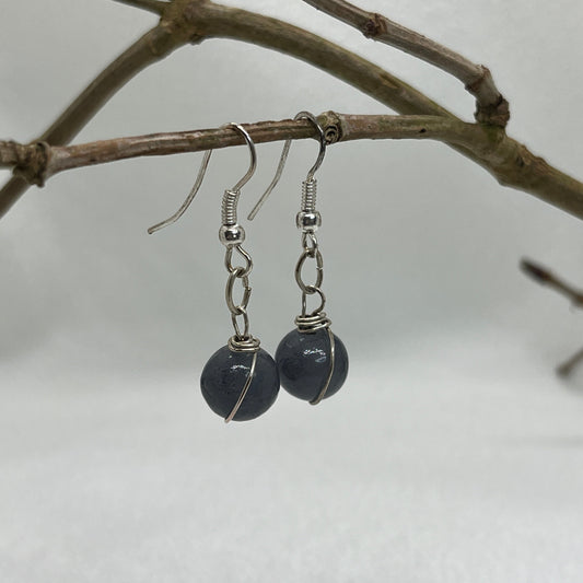 Ørering i sølv med en Labradorit