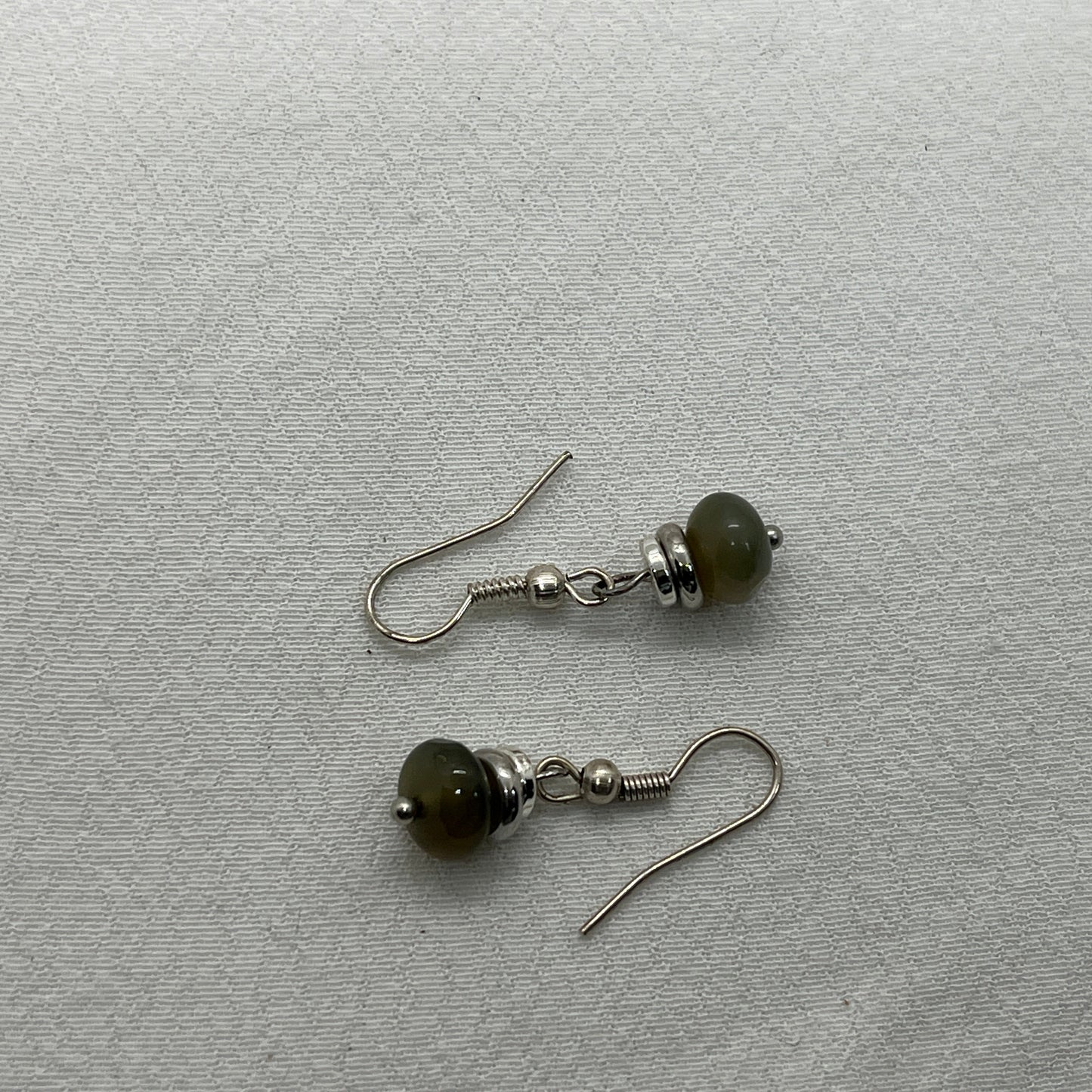 Sølv ørering med vissengrøn sten