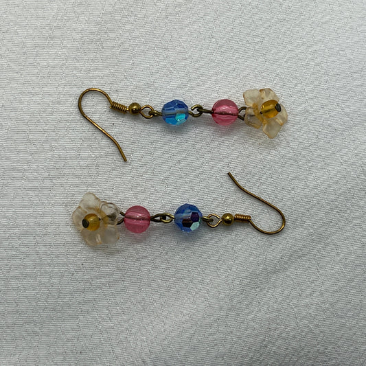 Messing øreringe med orange blomst