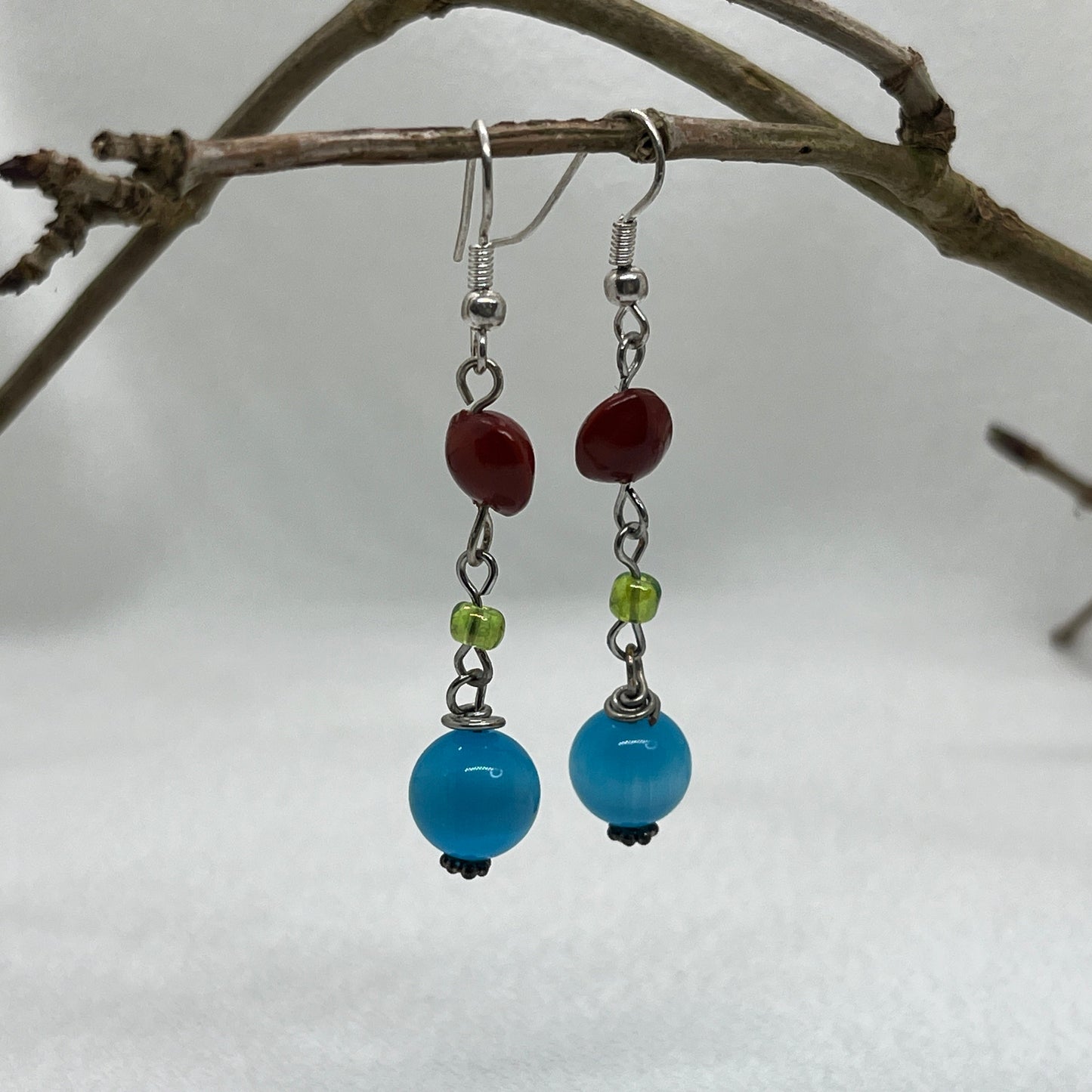 Sølv øreringe med blå Cateye perle