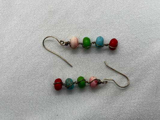 Messing øreringe med 4 på række