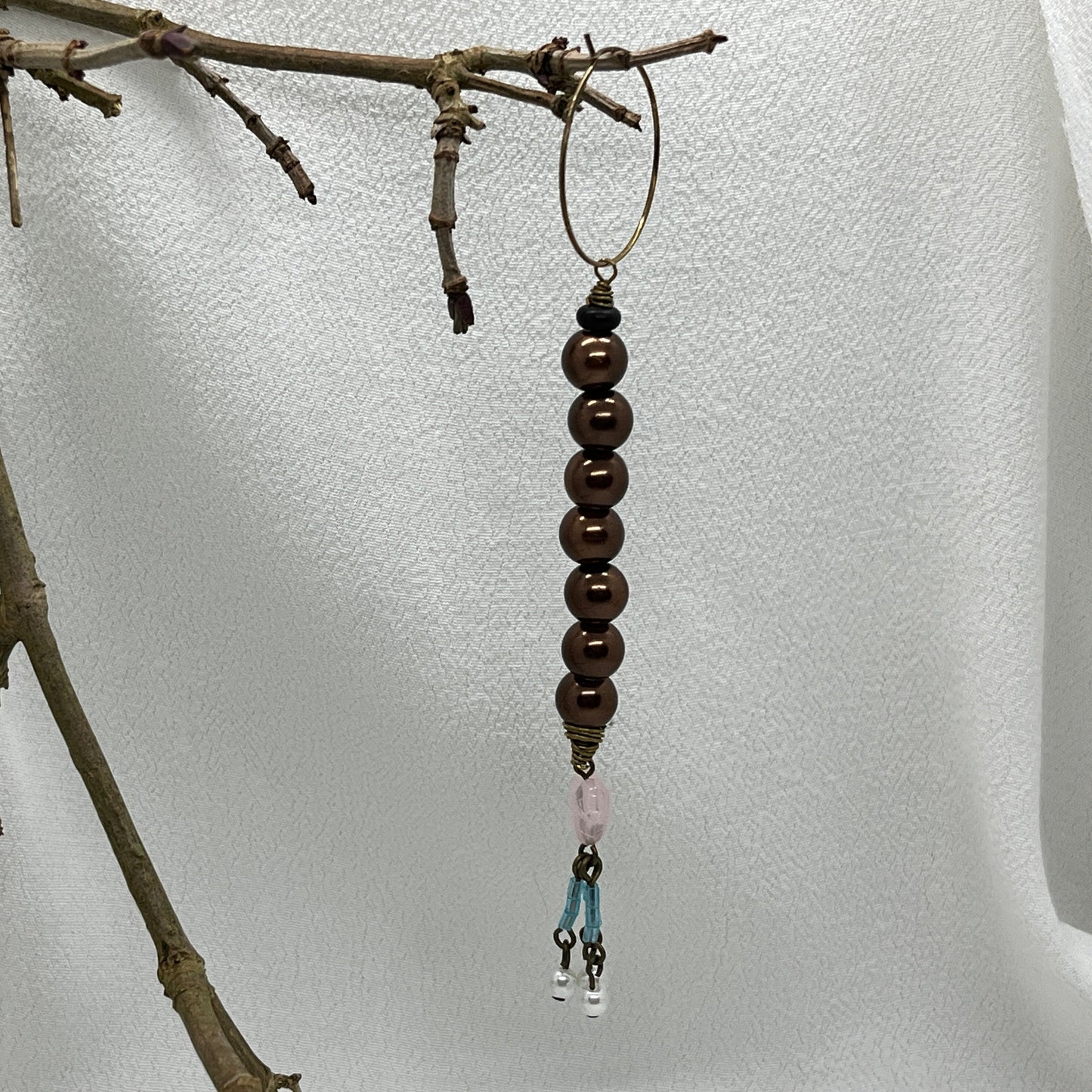 Single messing hoop med brune Ferskvandsperler