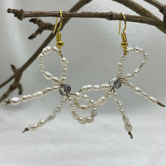 Messing ørering med sløjfe af Ferskvandsperler