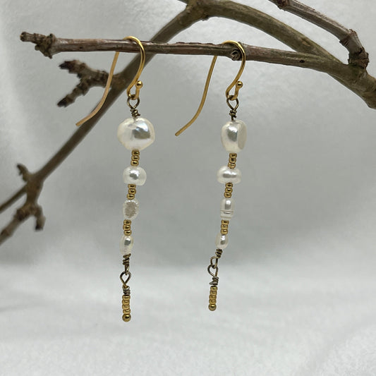 Guld ørering med Ferskvandsperler