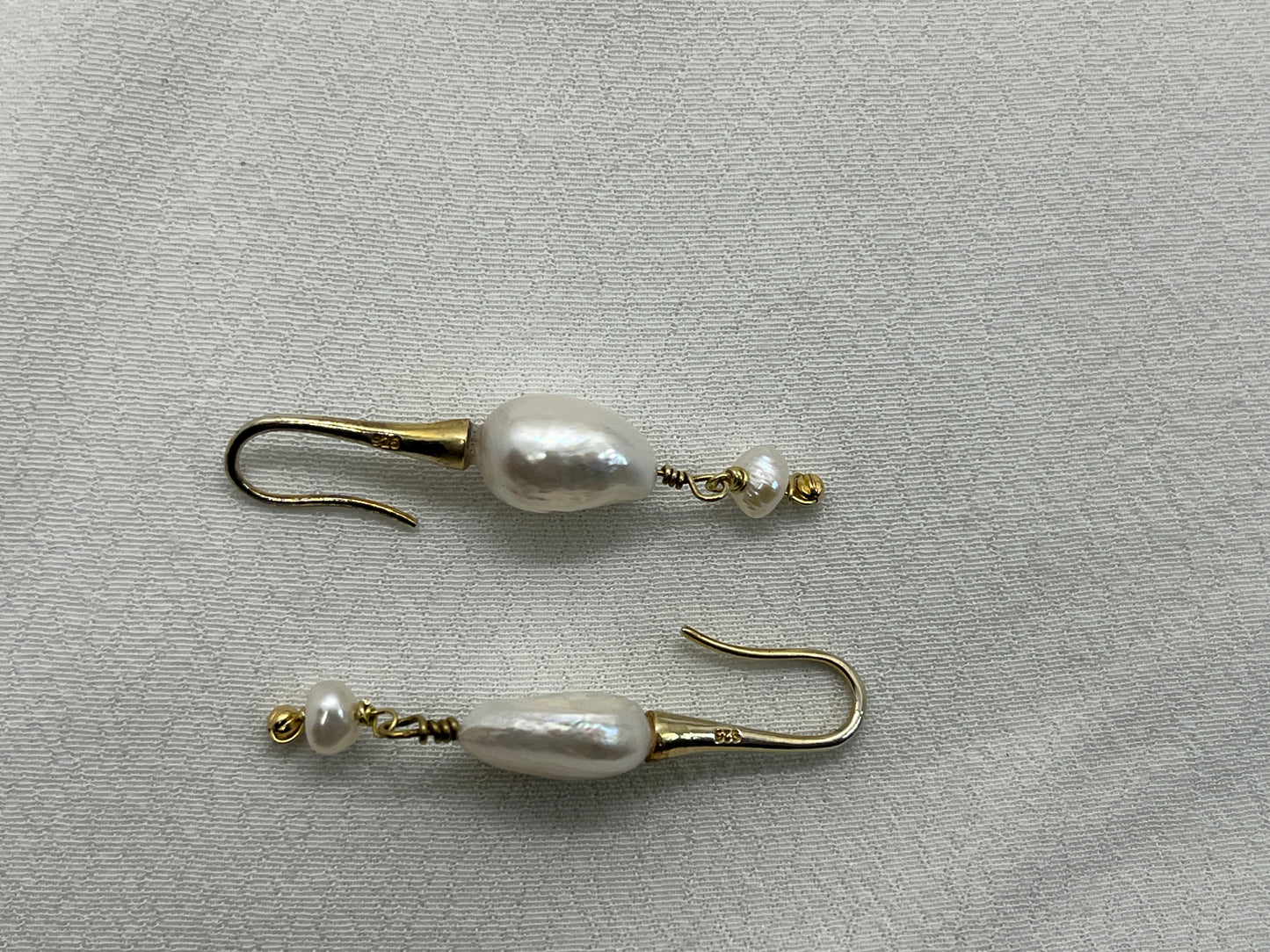Guld øreringe med Ferskvandsperler
