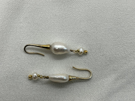 Guld øreringe med Ferskvandsperler