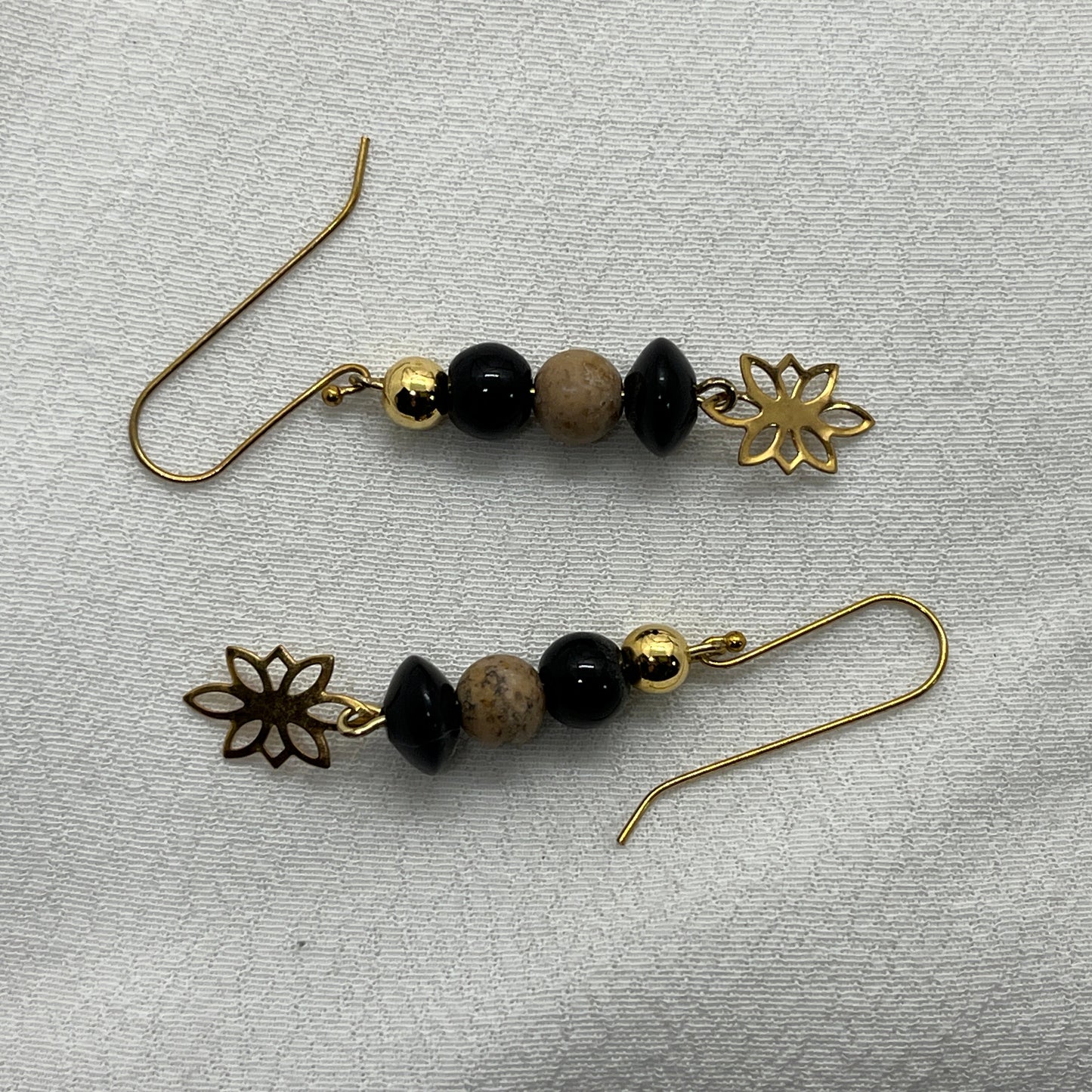 Guld ørering med Jaspis og Onyx