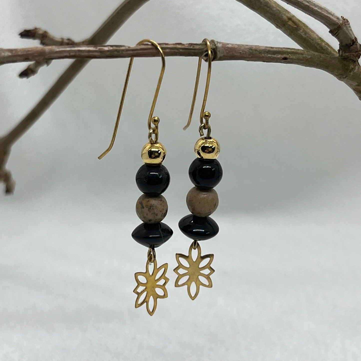 Guld ørering med Jaspis og Onyx