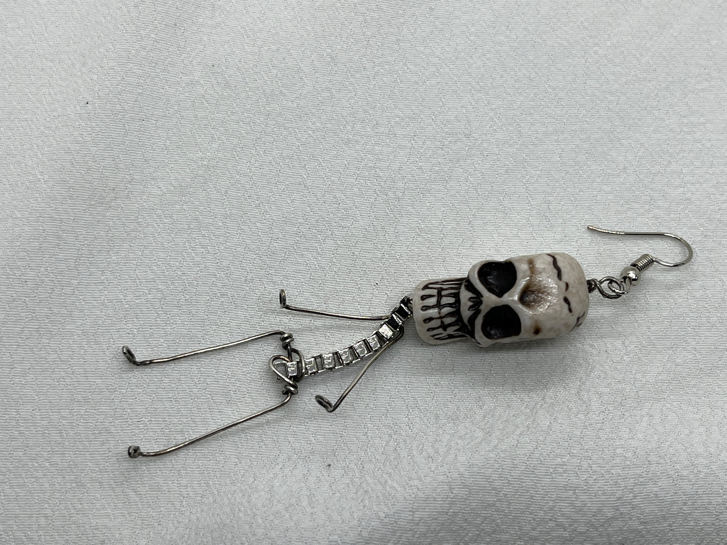 Single halloween sølv ørering med skelet