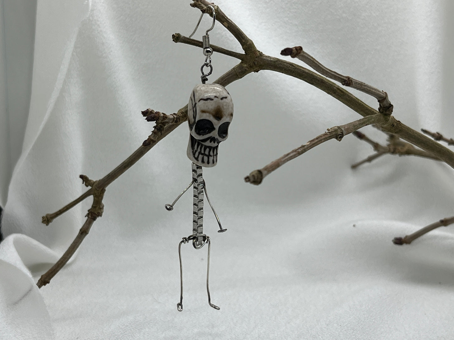 Single halloween sølv ørering med skelet