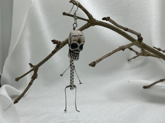 Single halloween sølv ørering med skelet