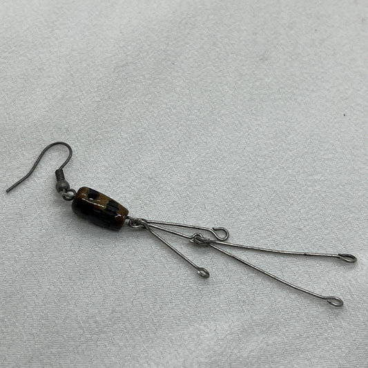 Single halloween metal ørering med kranium af Tigerøje