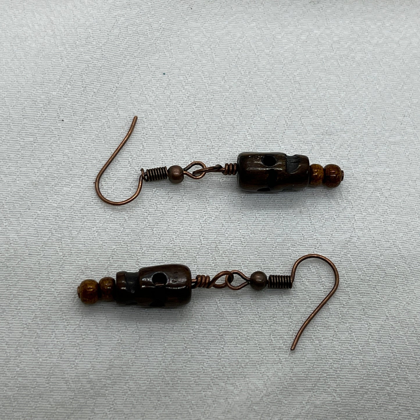 Halloween øreringe i kobber med Tigerøje kranium