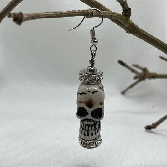 Halloween single ørering i sølv med stort kranium med krone