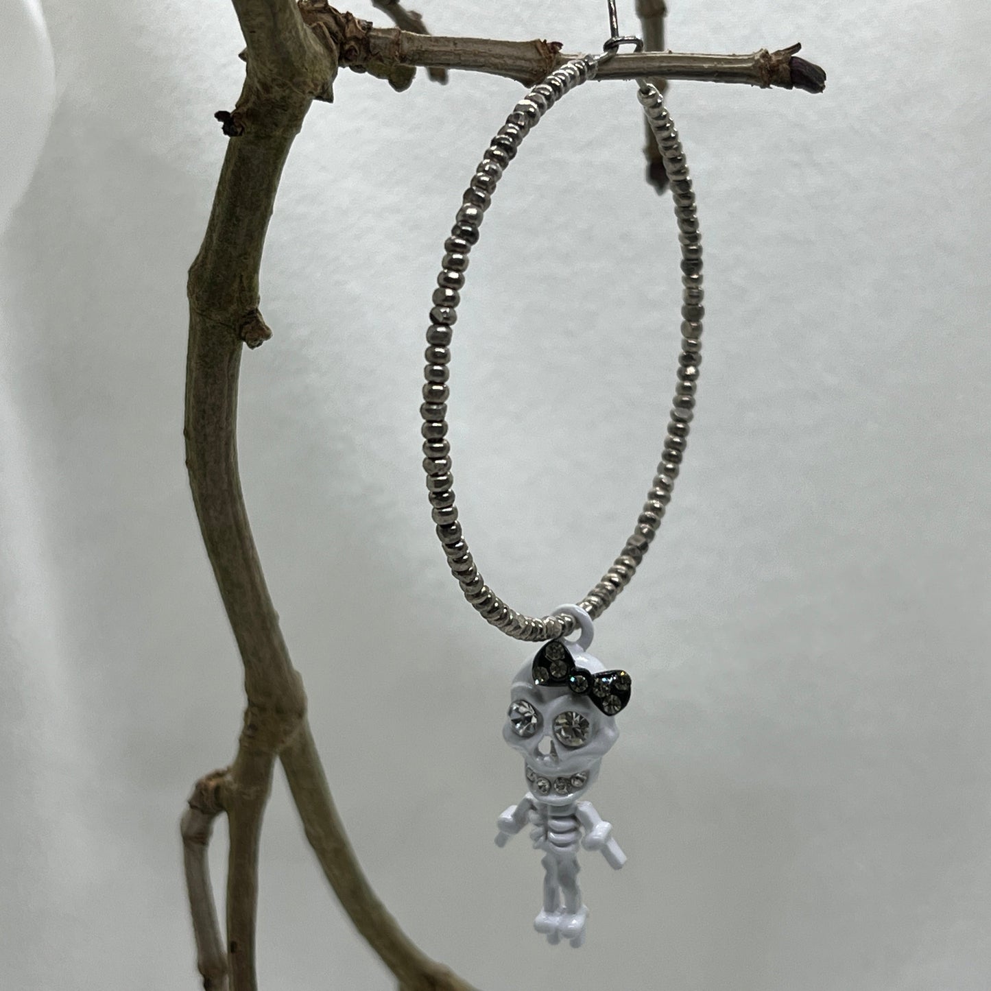 Halloween single hoop med hvidt skelet