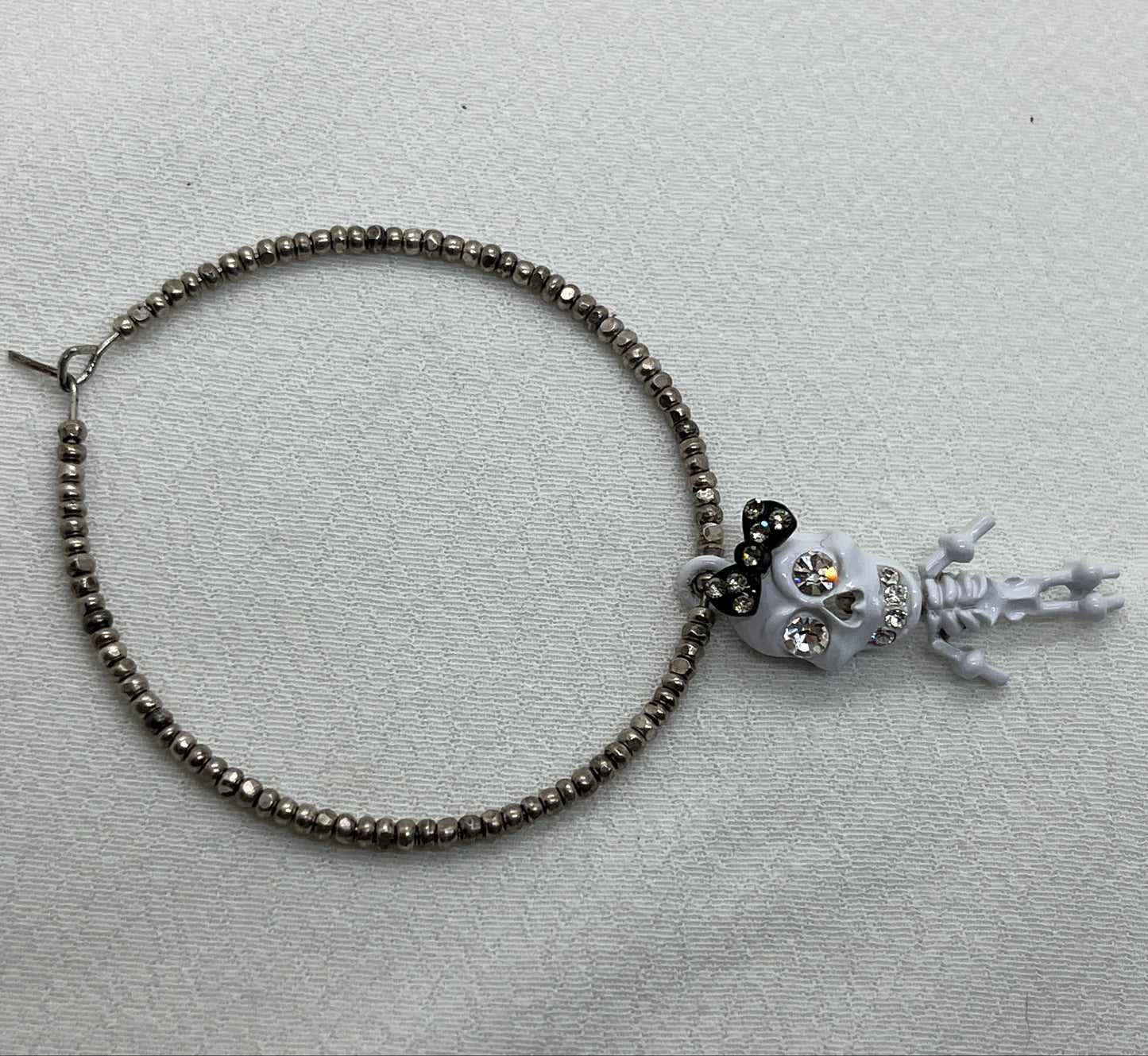 Halloween single hoop med hvidt skelet