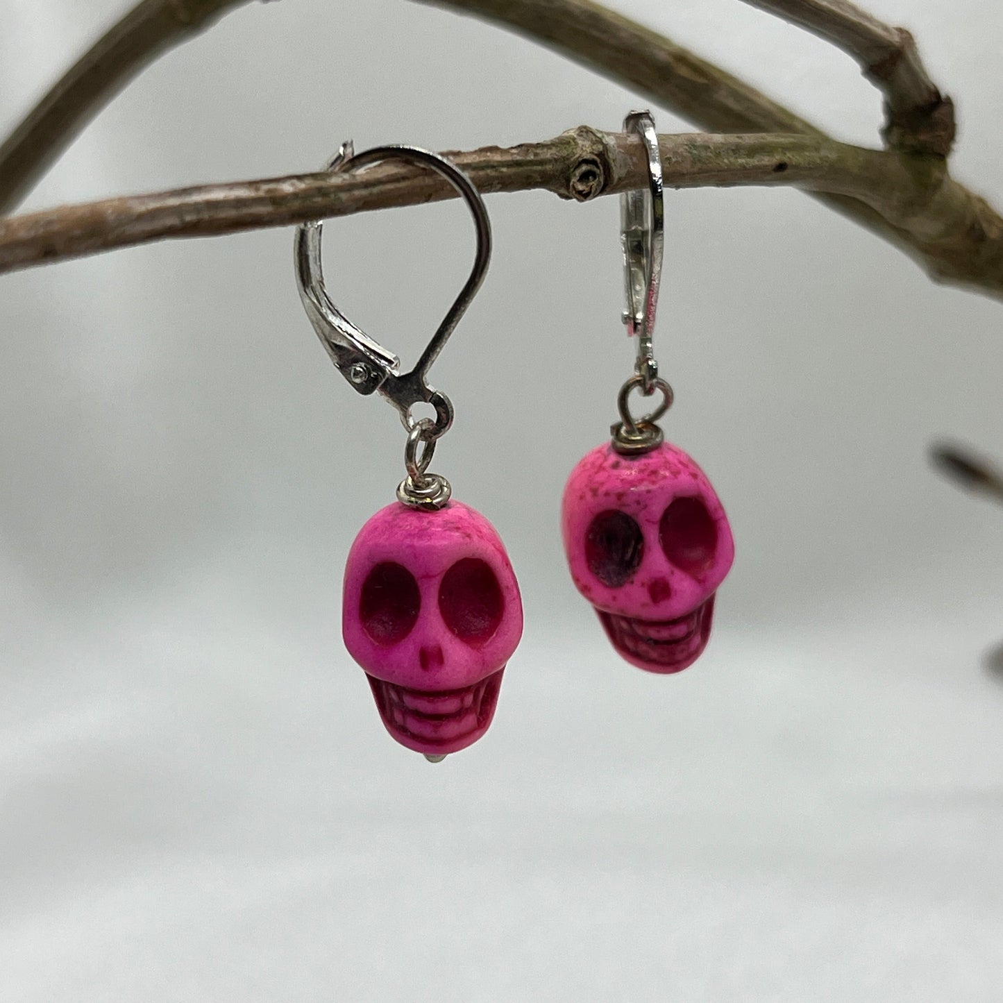 Halloween brioche øreringe i sølv med pink kranium