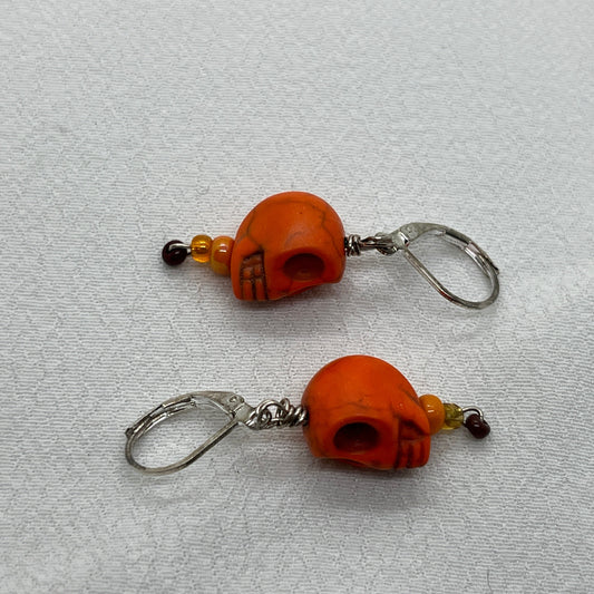 Halloween brioche øreringe i sølv med orange kranium