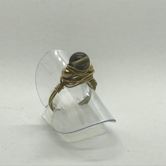 Ring i messing med Røgkvarts