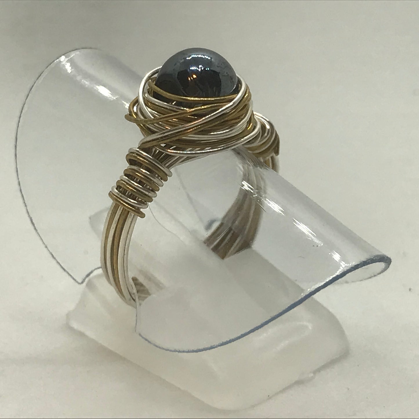 Ring i blandet sølv og messingtråd med Hæmatit