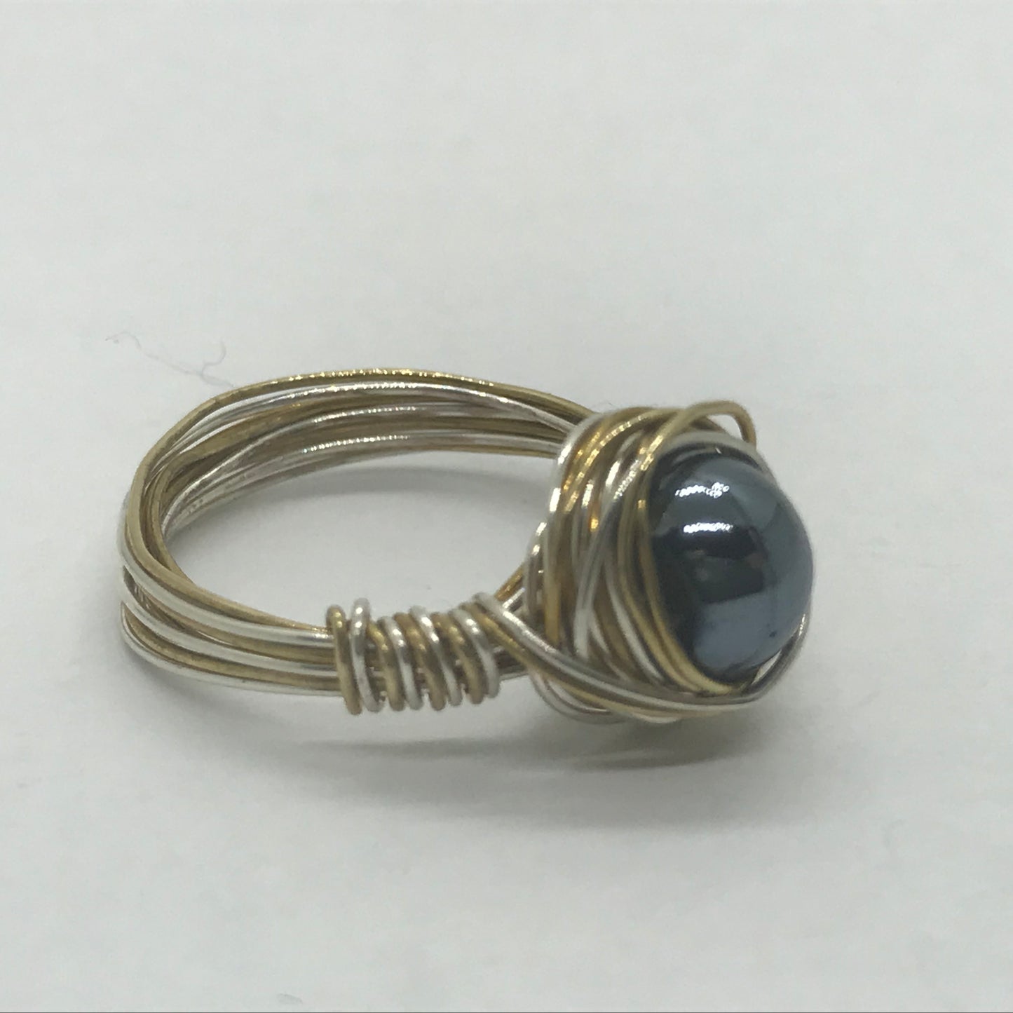 Ring i blandet sølv og messingtråd med Hæmatit