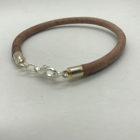 Brunt armbånd i lækkert skind