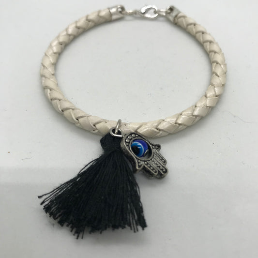 Hvidt armbånd i lækkert skind med Hamsas hånd