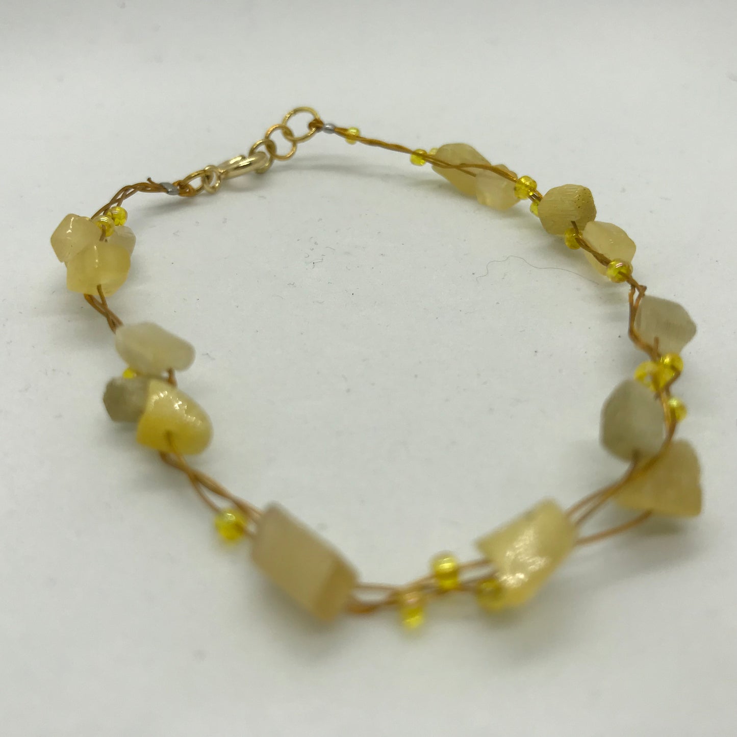 Armbånd i messing  med gule perler