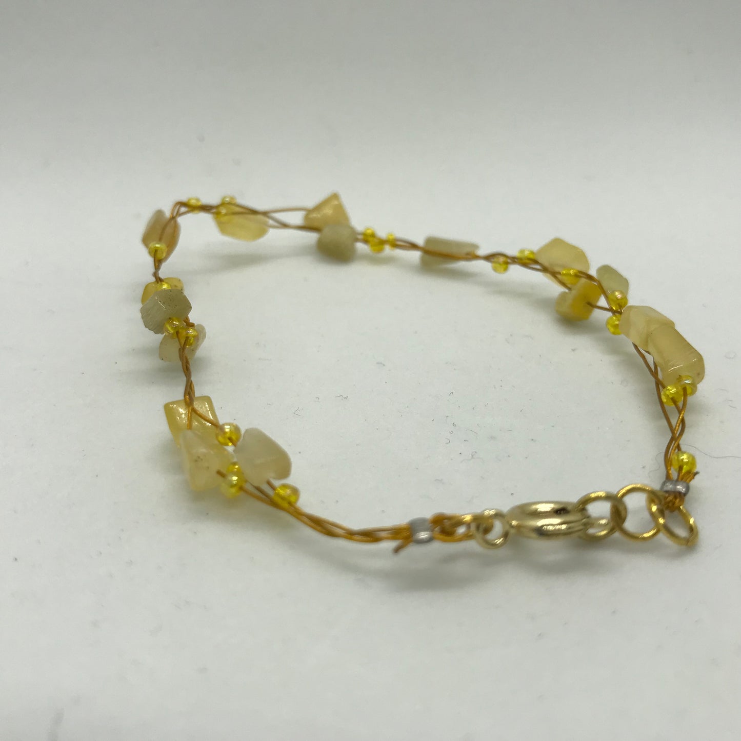 Armbånd i messing  med gule perler