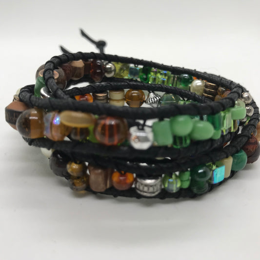 Virkelig cool armbånd i brune og grønne farver