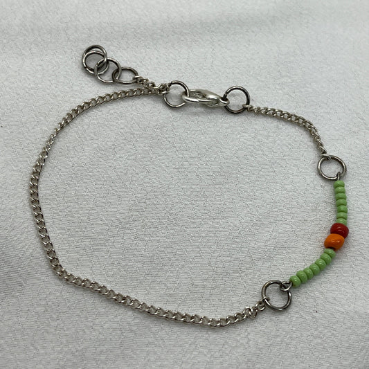 Armbånd i sølv med seedbeads i midten